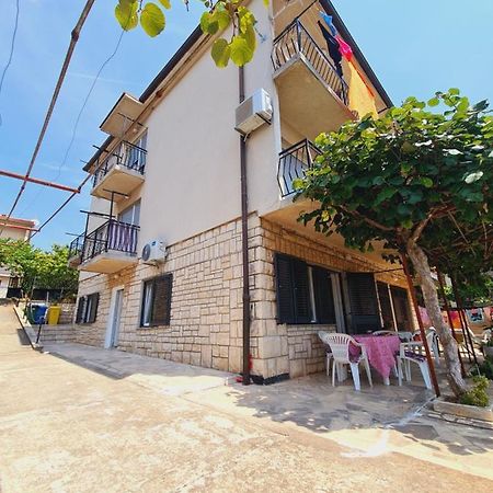 Apartments Viktorija Pula Luaran gambar